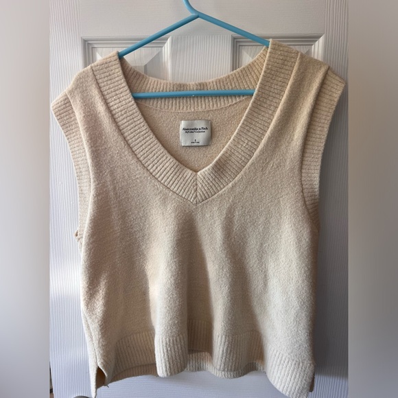 ABERCROMBIE & FITCH Soft Cream Sweater Vest, Size S - Picture 1 of 3